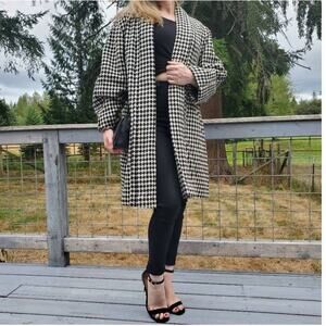 BEAUTIFUL VINTAGE Oversized Vintage Eastwood Place Houndstooth Coat